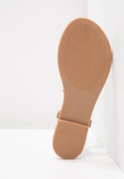 Anna Field Tongs - Brown -Anna Field 37219d042d2942bd80a3a55a71e89216